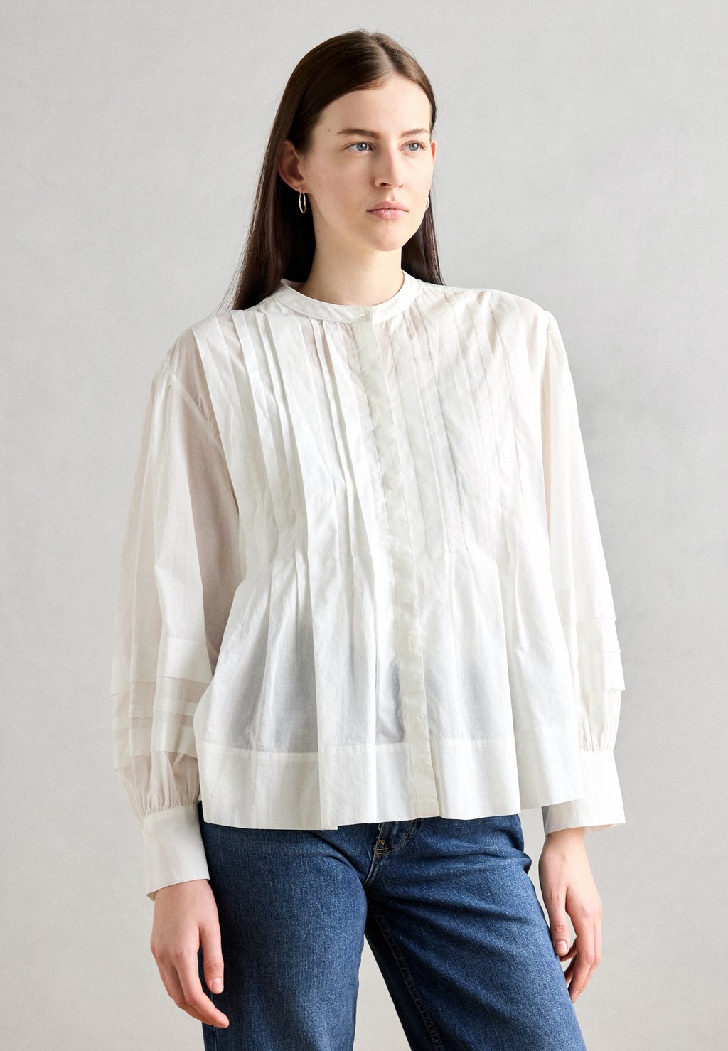 

Блузка на пуговицах BLOUSE STAND UP COLLAR TUCK DETAILS SOLID Marc O'Polo, кремовый