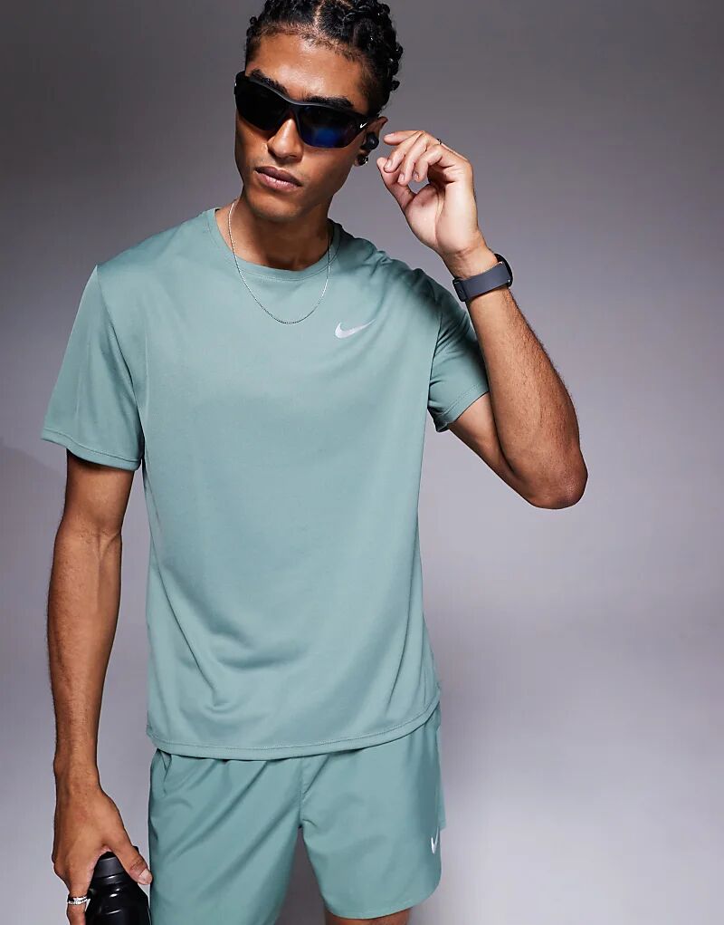 

Футболка Nike Running Miler Dri-FIT зеленого цвета