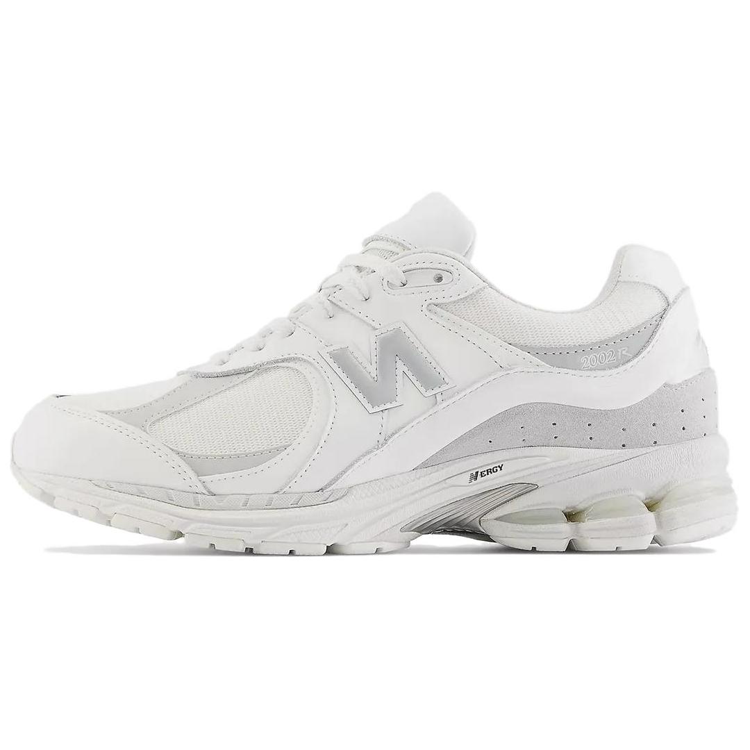 

New Balance 2002R Gore Tex White Brighton Grey в бело-сером цвете, цвет White Gray