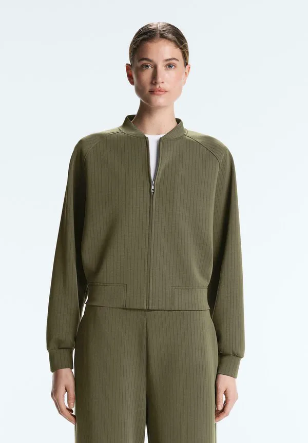 

Полосатая мягкая толстовка-бомбер на молнии Oysho, Mottled Dark Green, Зеленый, Полосатая мягкая толстовка-бомбер на молнии Oysho, Mottled Dark Green