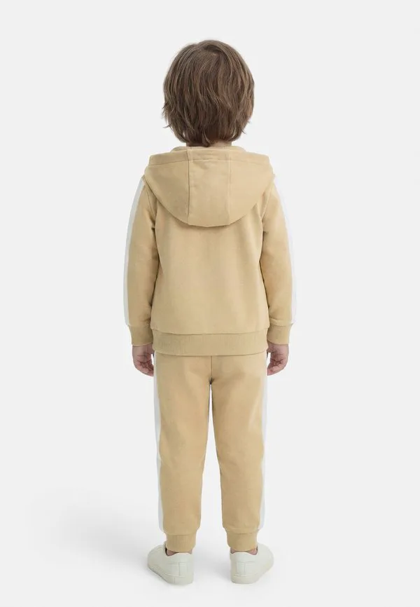 Футболка с принтом для новорожденных Boss Kidswear, Stone — фото 2