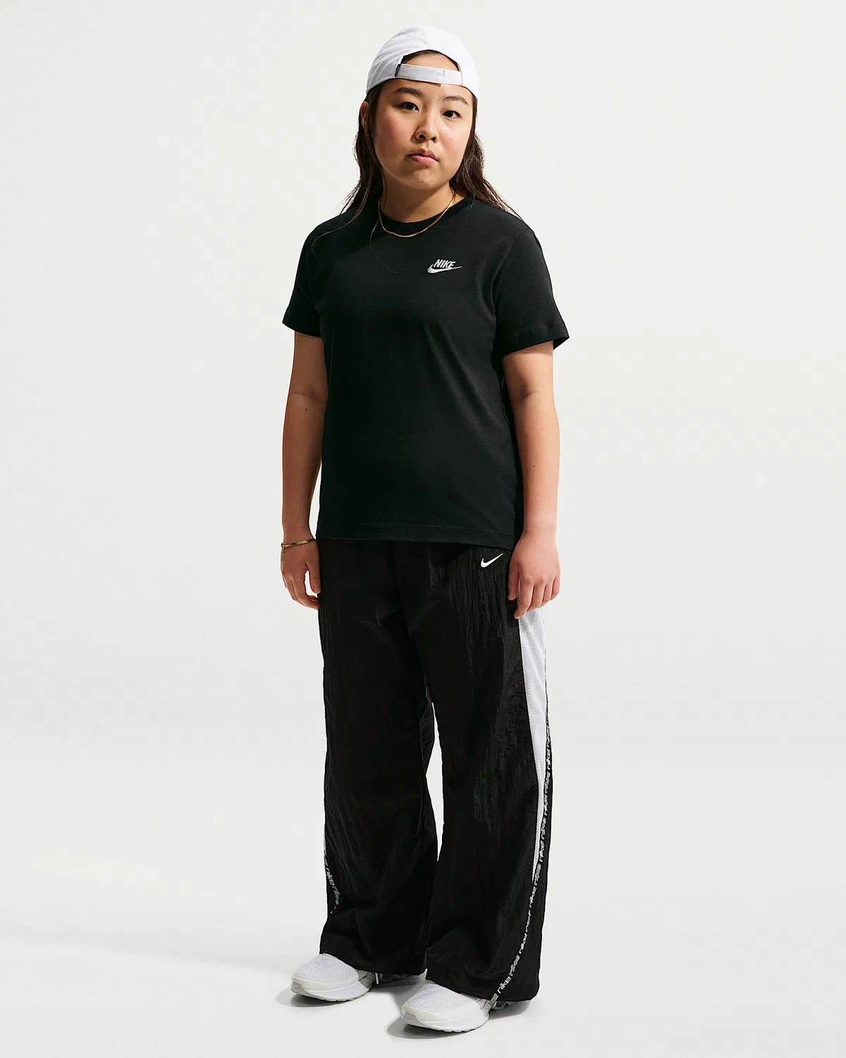 Детская футболка (большой размер) Nike Sportswear, Black/White/Wolf Grey — фото 4