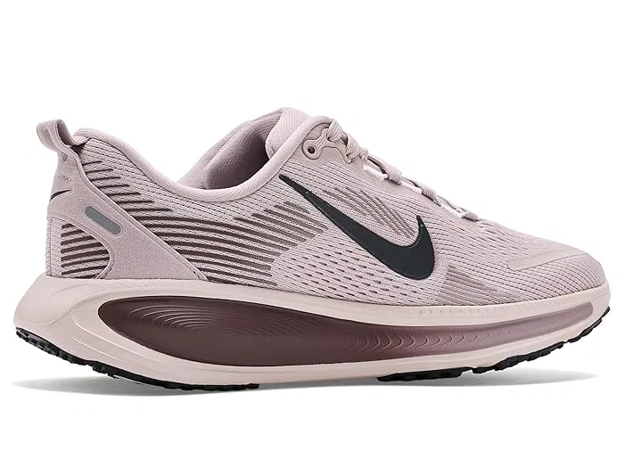 Кроссовки беговые Vomero 18 Nike Kids, Particle Rose/Off Noir/Silt Red/Tattoo — фото 4
