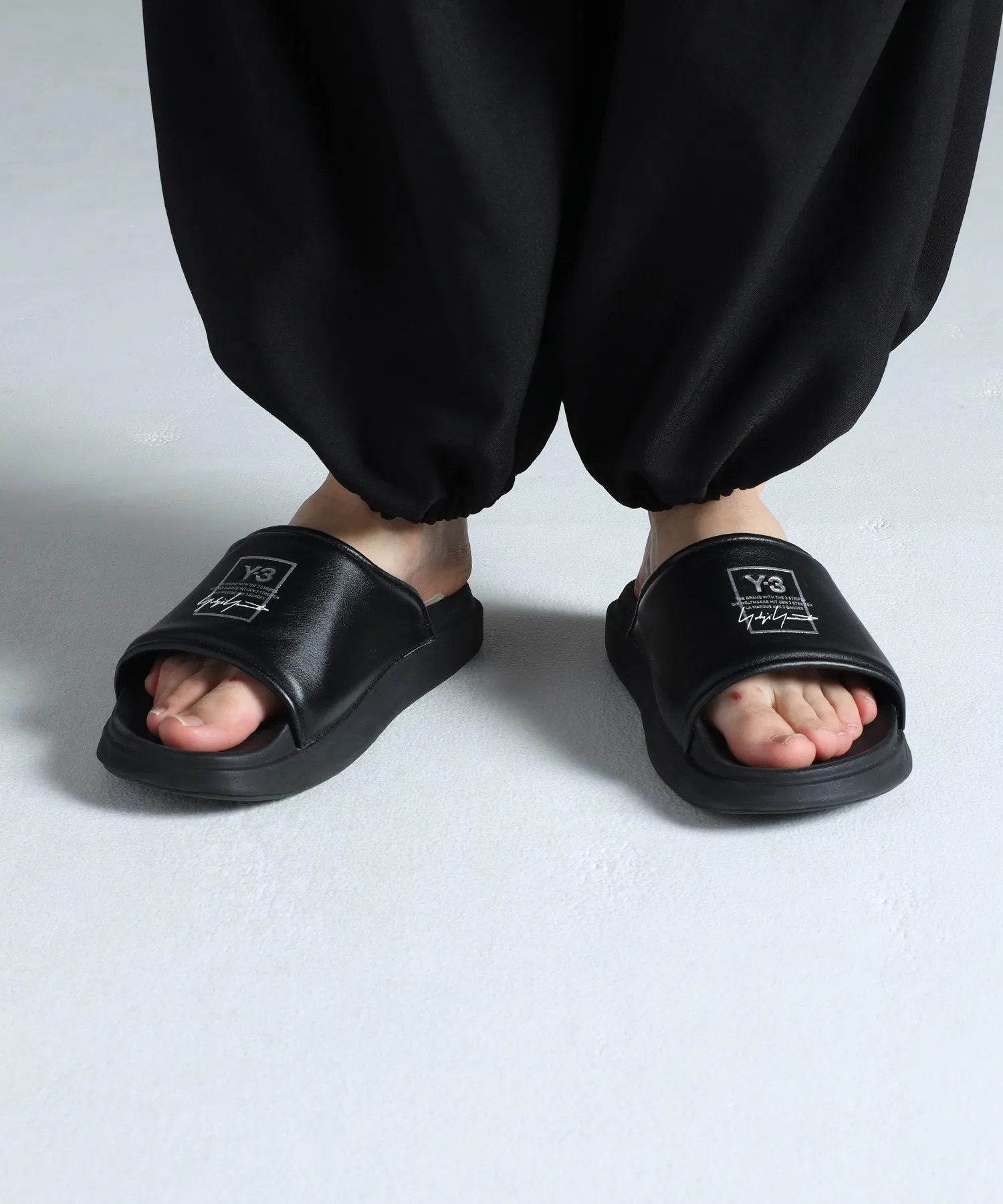 Унисекс кожаные сандалии Y-3 SLIDE чёрные