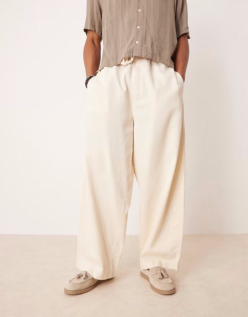 

Легкие брюки-парашюты с узором «ёлочка» цвета кремовый Asos Design