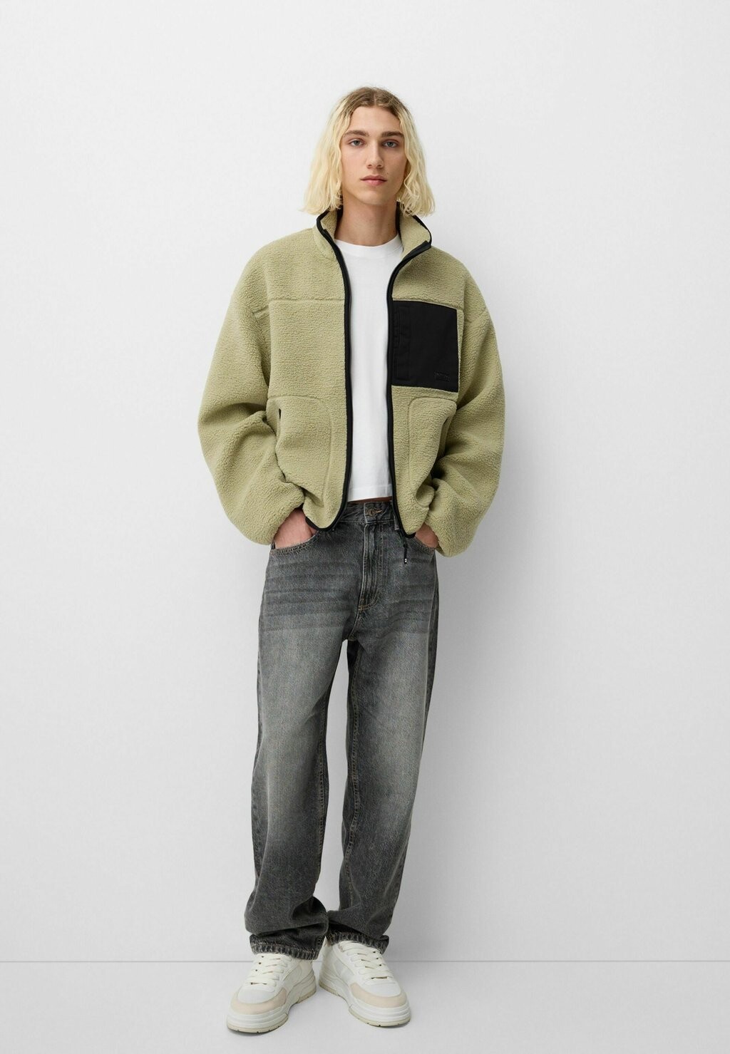 

Флисовая куртка Bershka, зеленый