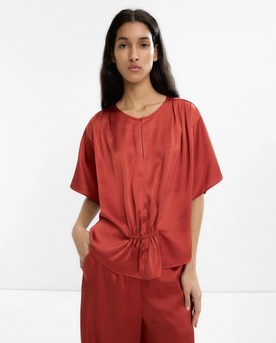 

Женская атласная блузка с короткими рукавами и простыми сборками Parfois, красный