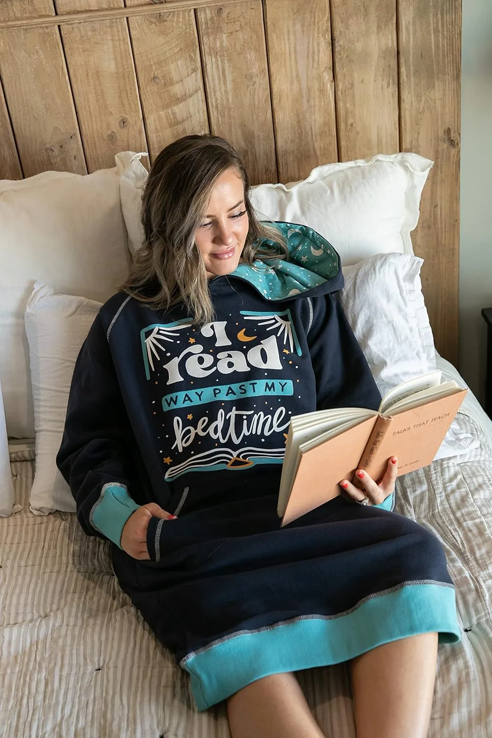 Толстовка с капюшоном оверсайз, удобная одежда для сна Lazy One, Read Past Bedtime Sleep Hoodie — фото 3