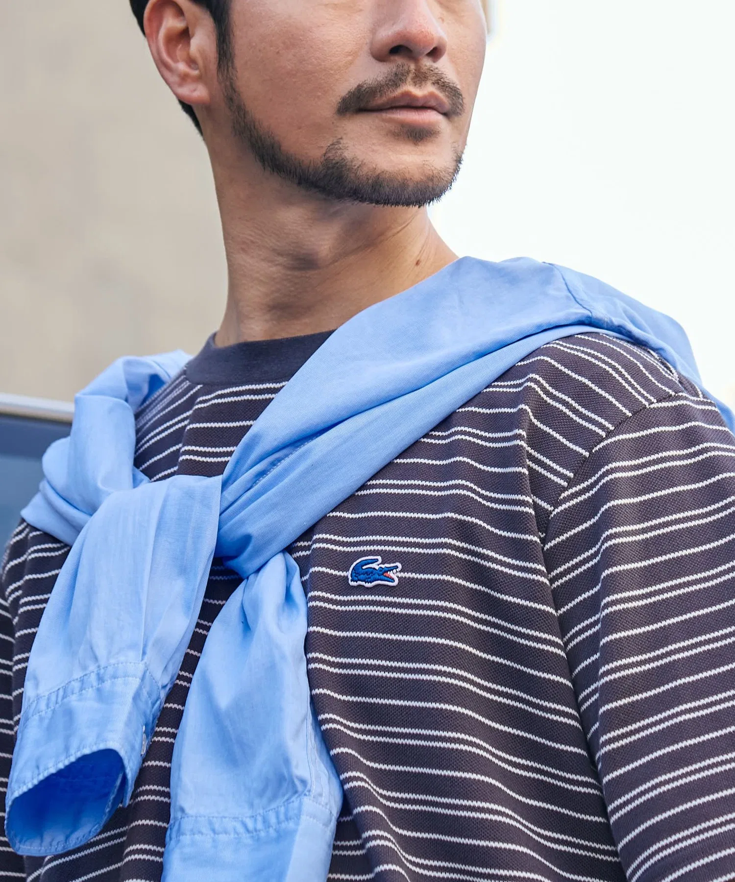Мужская футболка-полосатик LACOSTE из хлопка тёмно-синего цвета — фото 4