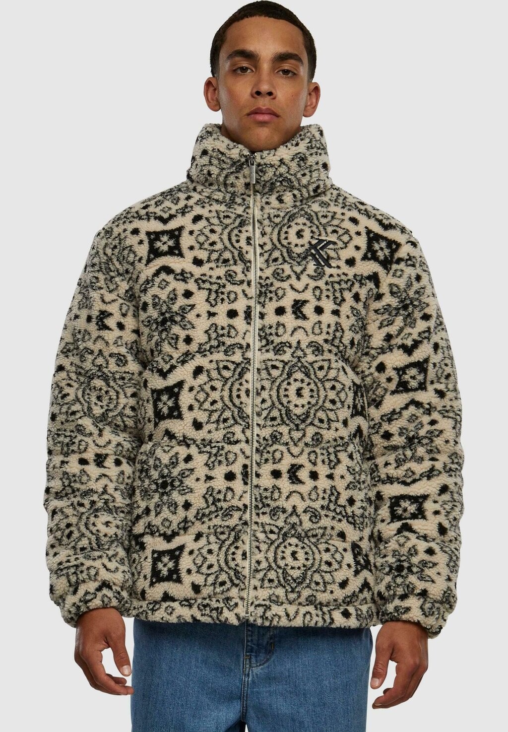 

Куртка Karl Kani OG Paisley Teddy Puffer, цвет offwhite black