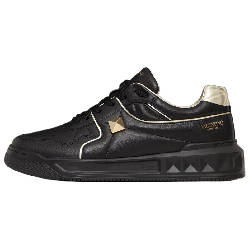 Кроссовки низкие с шипами Valentino Garavani Rockstud Original Shoe Box Included