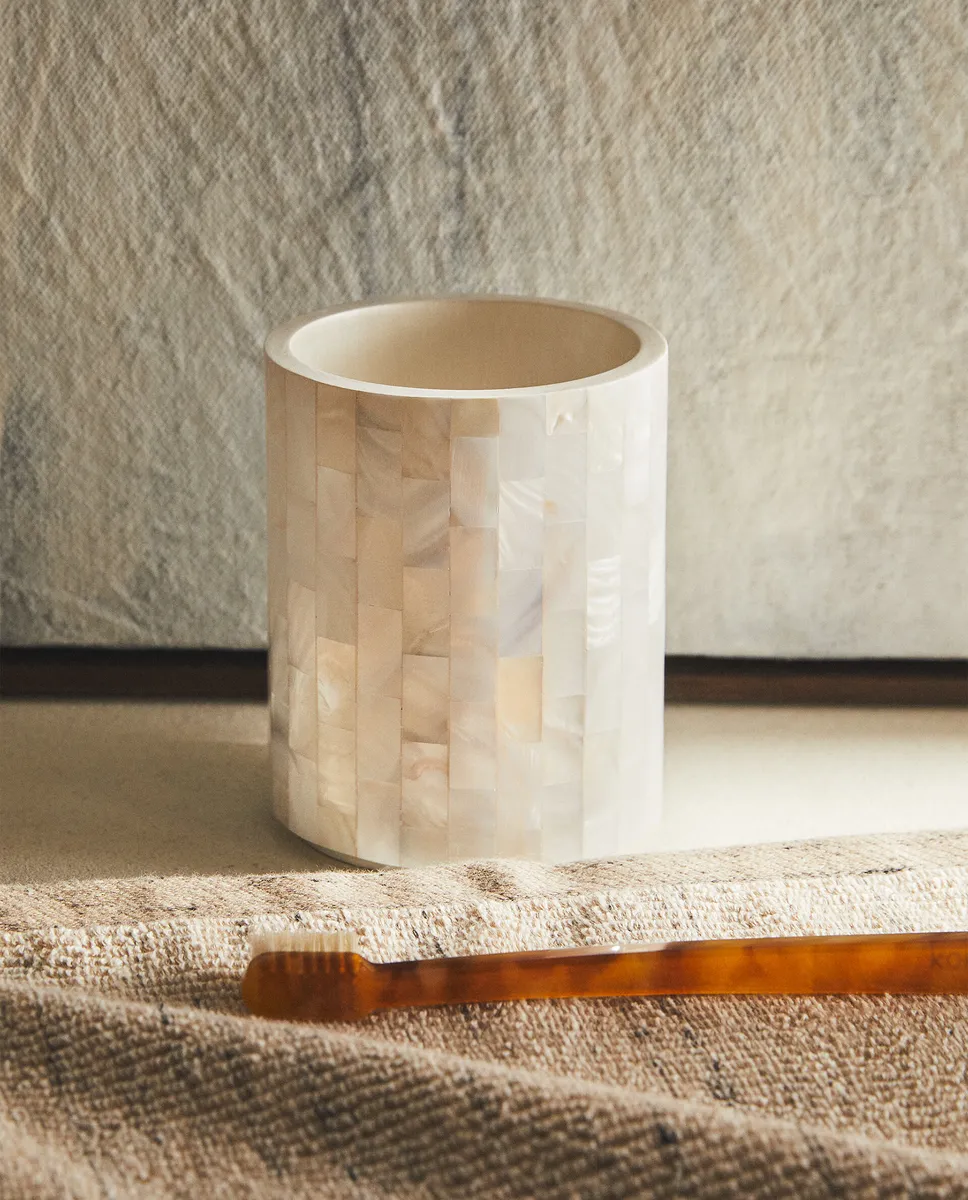 

Подставка для зубных щеток из перламутра Zara Home, светло-бежевый