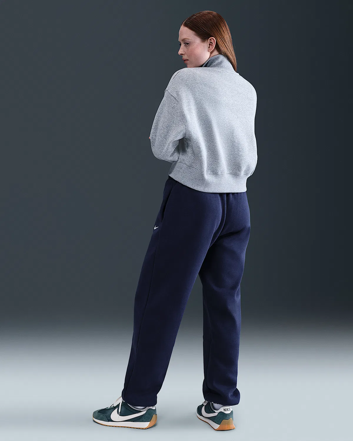 Женские свободные спортивные штаны с завышенной талией Nike Sportswear Phoenix Fleece, Midnight Navy/Sail — фото 4