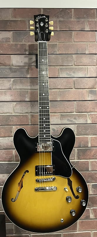 

Электрогитара Gibson Es-335 Satin - Vintage Burst