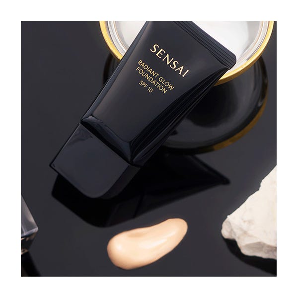 Долговечная светящаяся основа SENSAI Radiant Glow Foundation, RG102 IVORY BEIGE — фото 2