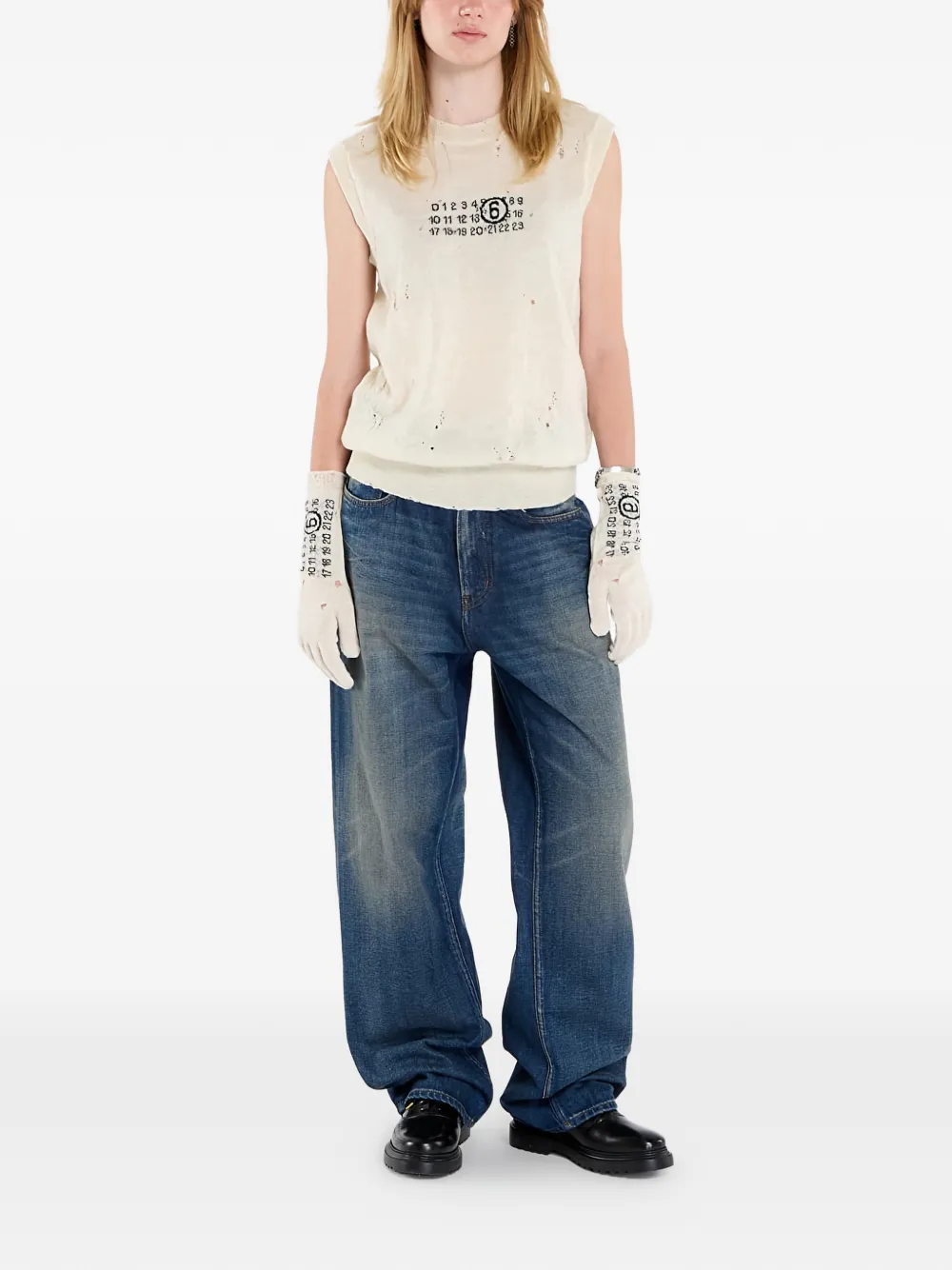 Вязаный жилет с потертостями и логотипом Numeric Mm6 Maison Margiela, нейтральный — фото 2