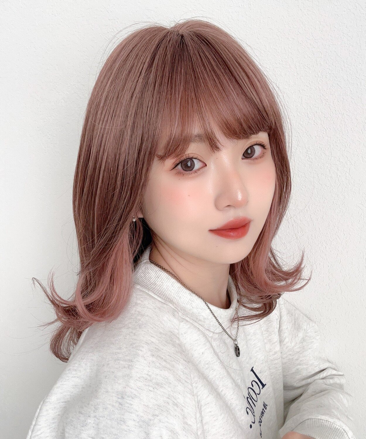 Парик женский средней длины Fuzzy Layer Mid Brightlele, NG/E Coral Brown Pink