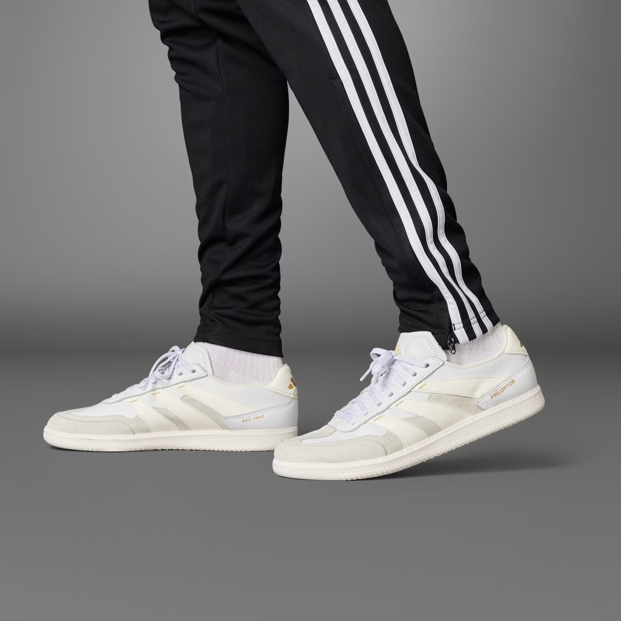 

Футбольные бутсы для мини-футбола Predator Freestyle Adidas, цвет Cloud White/Off White/Gold Metallic