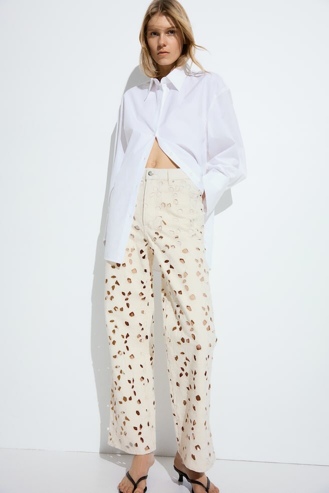 

Джинсы с вышивкой ришелье H&M, бежевый