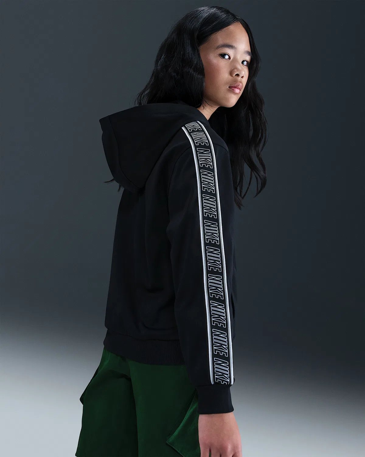 Детская толстовка Nike Sportswear Club Dri-FIT на молнии, Black/Black/Black/White — фото 4