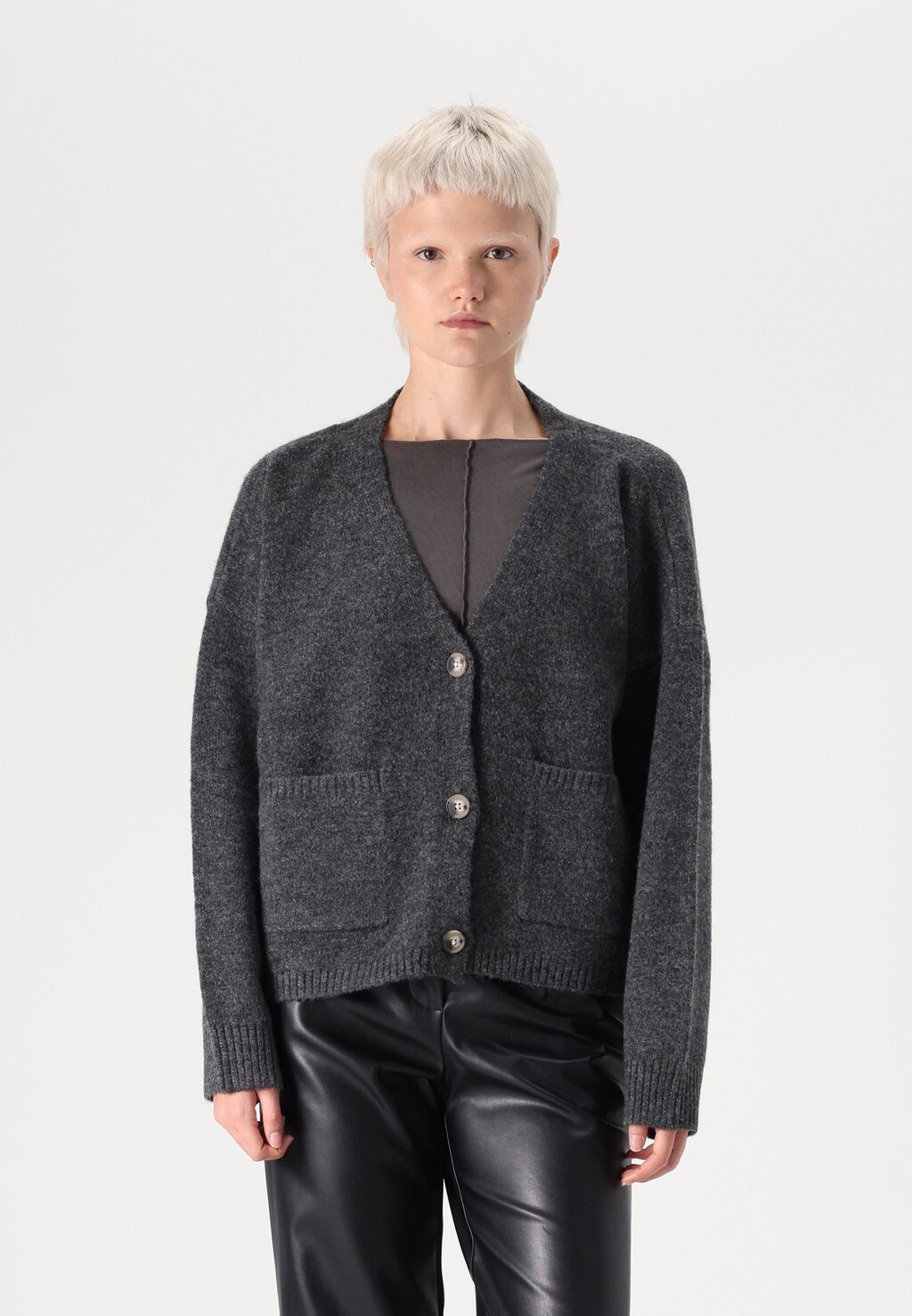 

Кардиган VMGEMMA V-NECK CARDIGAN Aware, цвет Mottled Dark Grey
