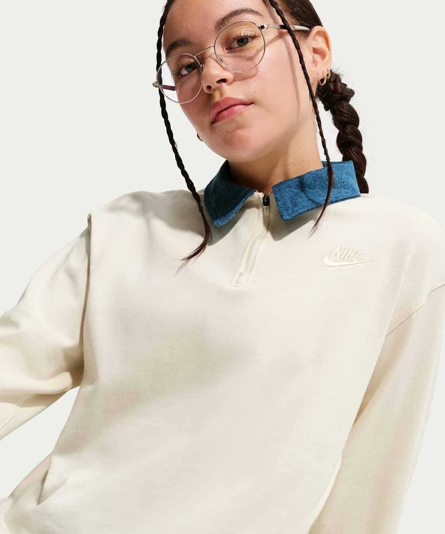 Поло с длинными рукавами Nike Sportswear Collection Junior (для девочек) / Поло с длинными рукавами Nike Sportswear Collection Big Kids (для девочек) IF2311-047 Soft Pearl — фото 3