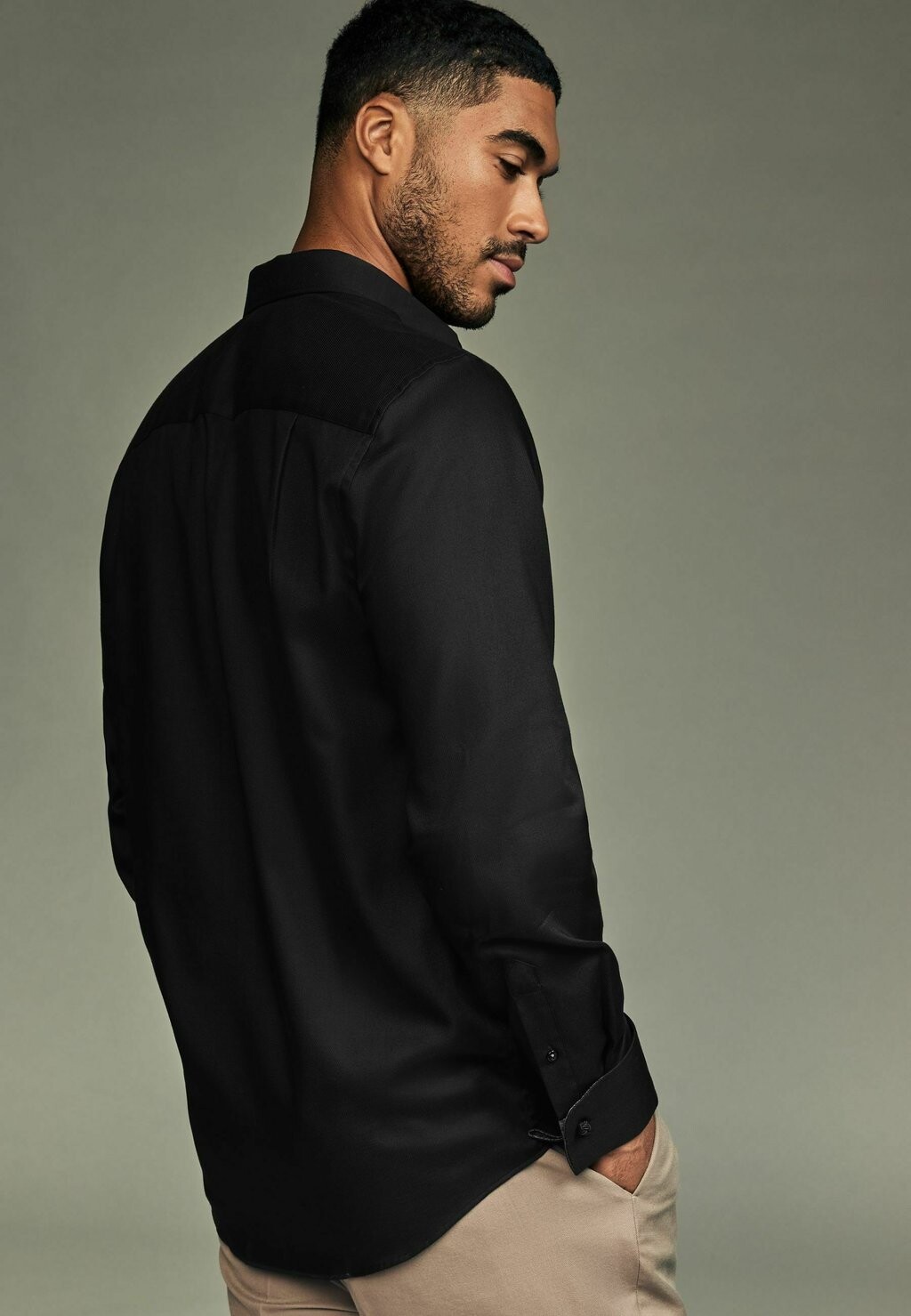 

Официальная рубашка TRIMMED EASY DOUBLE CUFF REGULAR FIT Next, черный