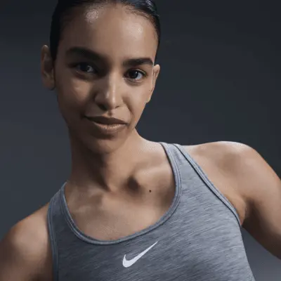 Спортивный бюстгальтер Nike Swoosh Medium Support, цвет Smoke Grey/Pure/White