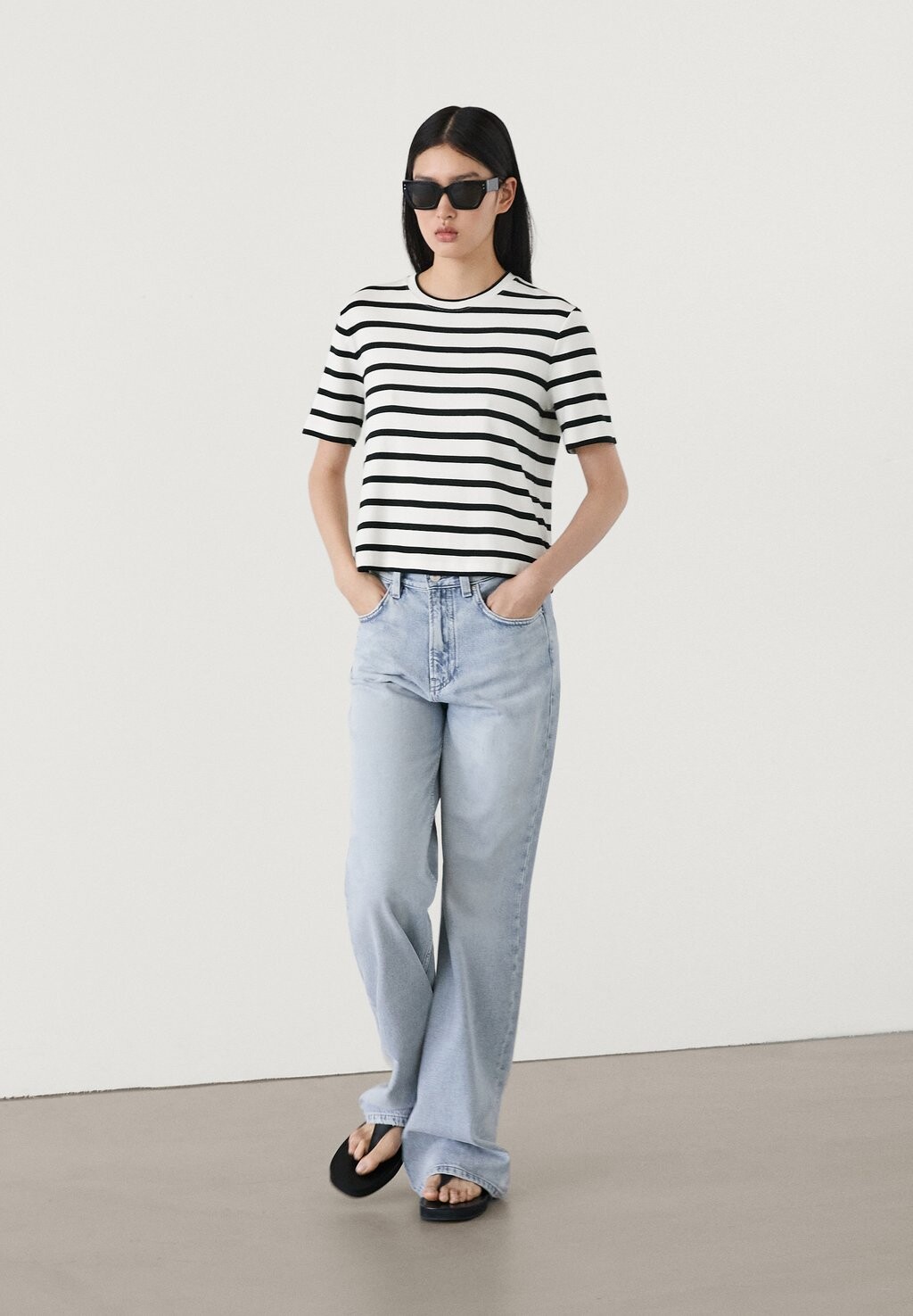 

Принт на футболке SHORT SLEEVE STRIPED Massimo Dutti, черный