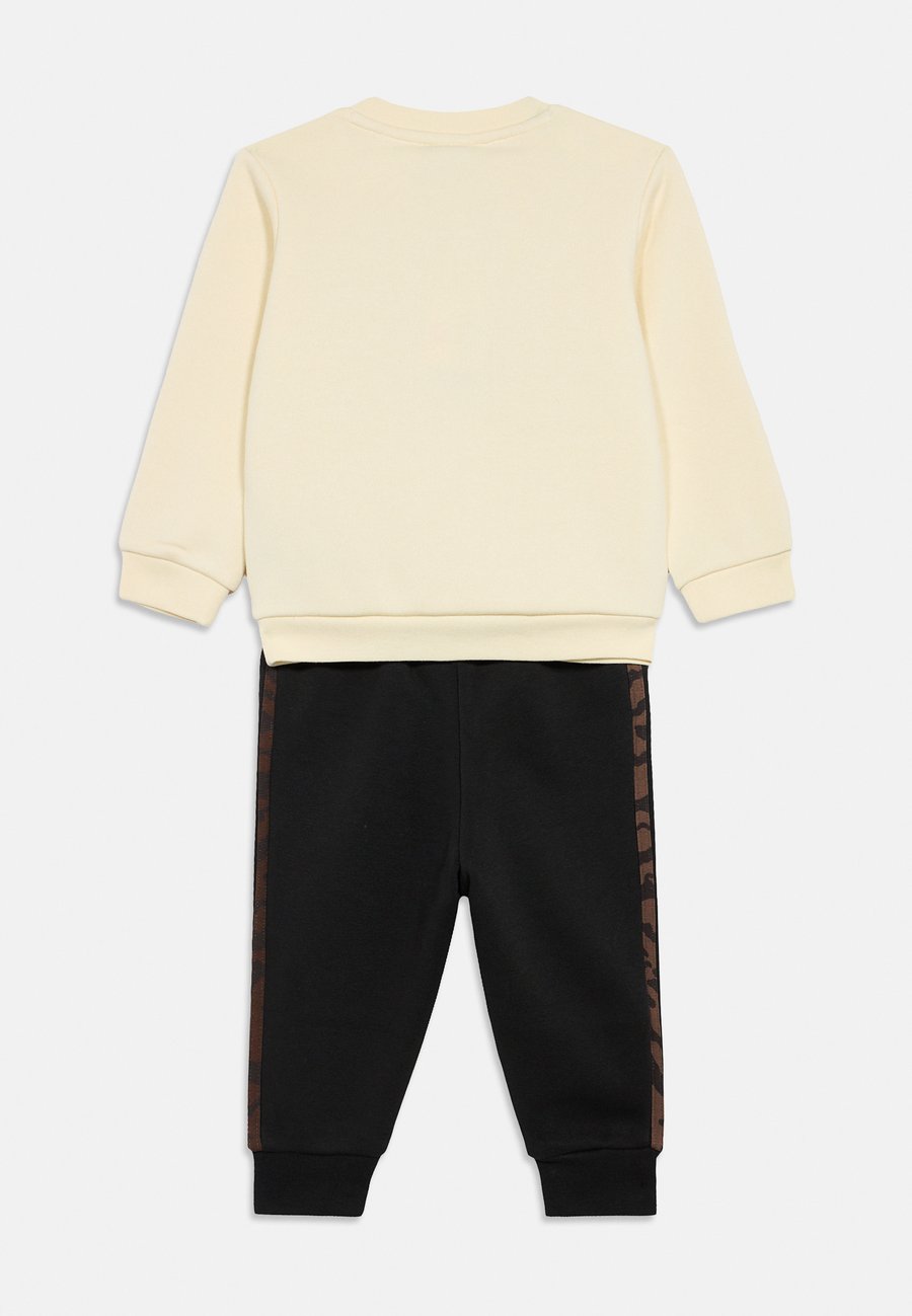 Толстовка Adidas Originals LOOSE CREW SET UNISEX, Cream White/Night Brown/Off-White — фото 2