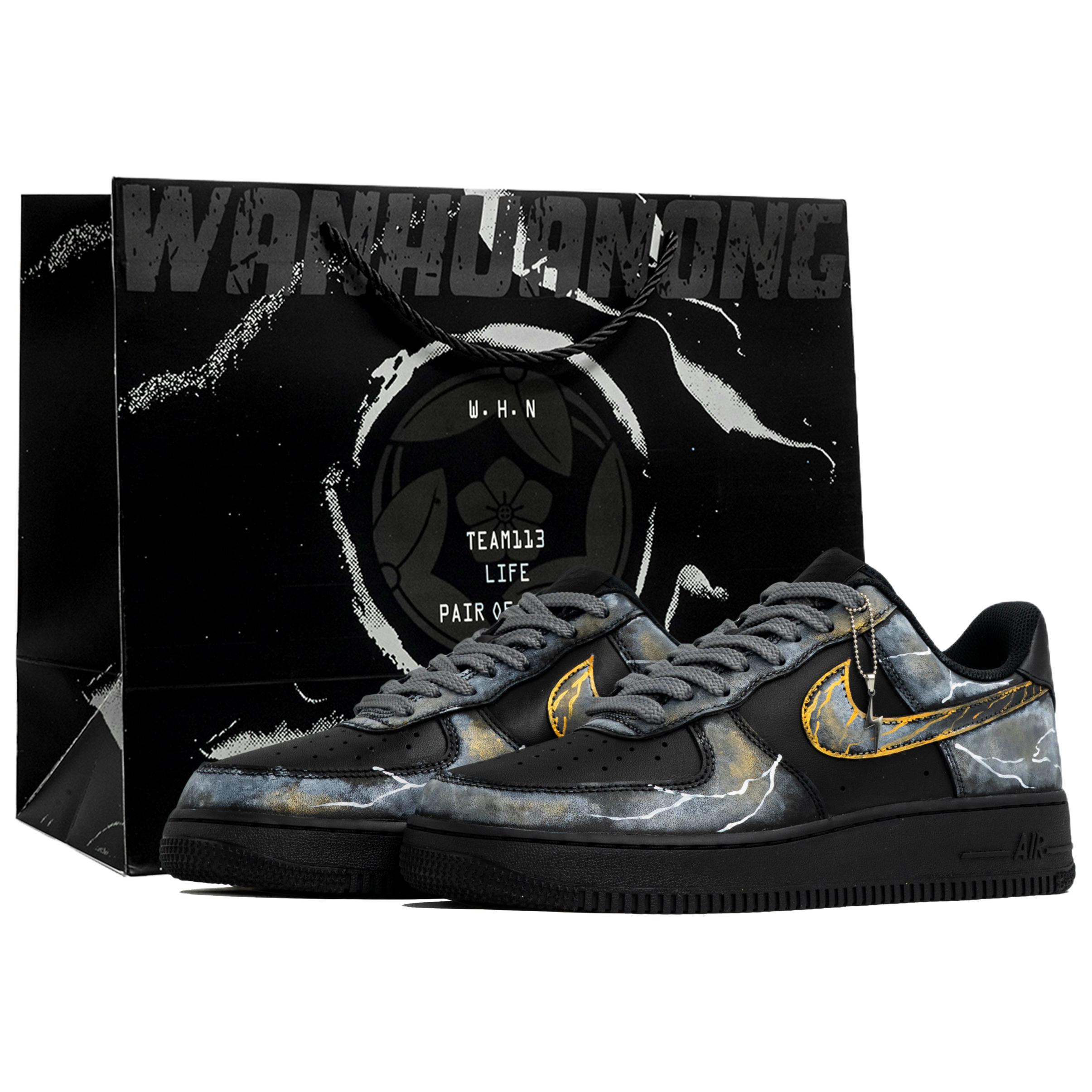 

Nike Мужские низкие скейтбордистские кроссовки Air Force 1 Kaleidoscope, Divine Thunder, Shopping Bag, черный