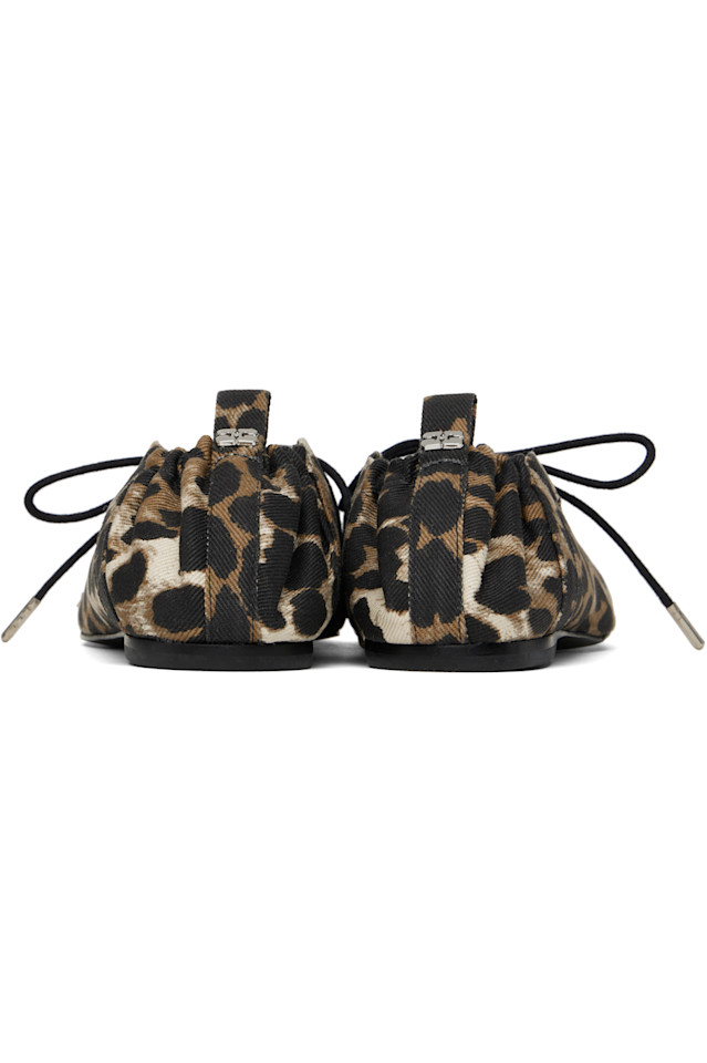 Балетки из денима с принтом на шнуровке Ganni, цвет leopard — фото 2