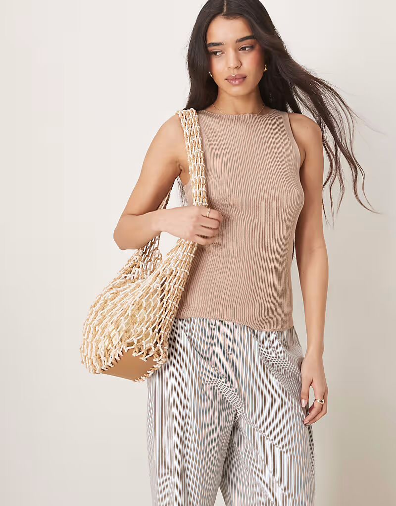

Вязаный топ ASOS DESIGN с косой горловиной и рубчиком в серо-коричневом цвете