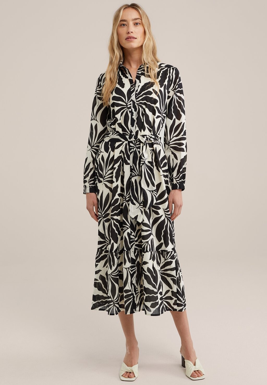 

Платье-рубашка WE Fashion, черное