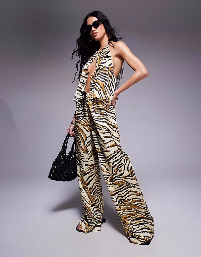 

Пляжные брюки Gia из сатина с анималистичным принтом Asos Design