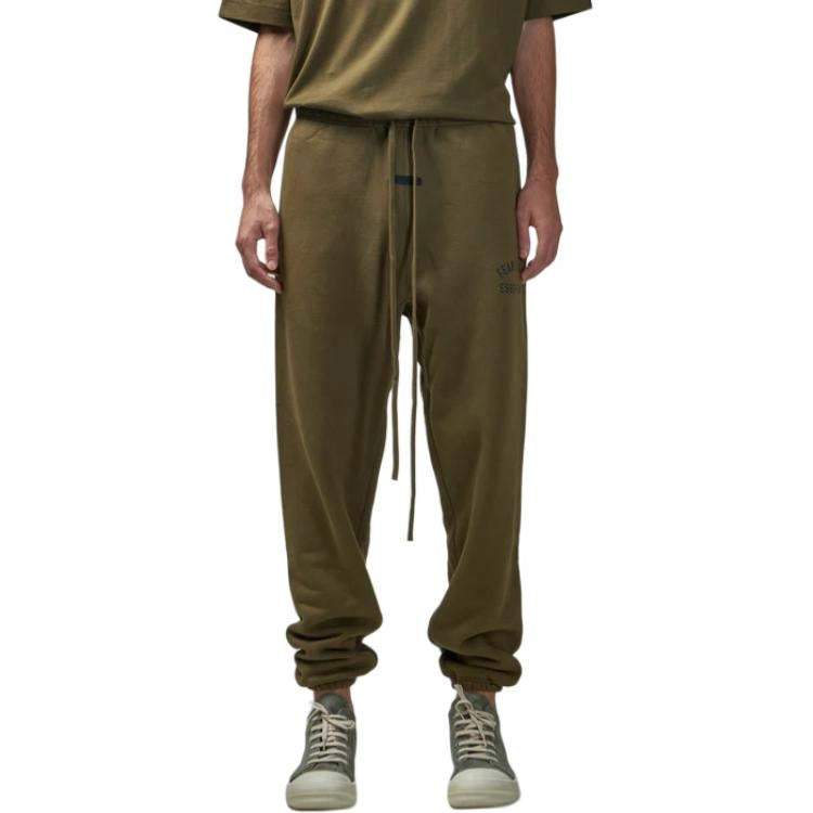 Спортивные брюки Fear of God Essentials Fleece Sweatpant 'Olive', оливкого-зеленый — фото 4