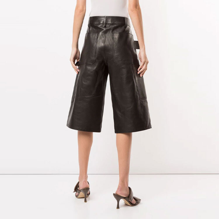 

Повседневные шорты женские черные Bottega Veneta