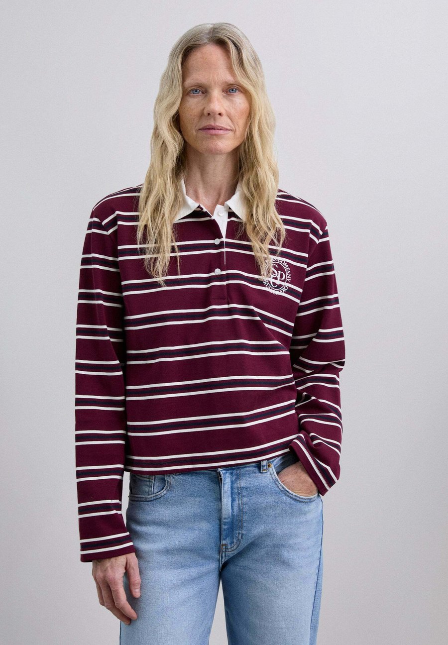 

Поло Scalpers CORPORATE TEE, Burgundy Stripes/Bordeaux