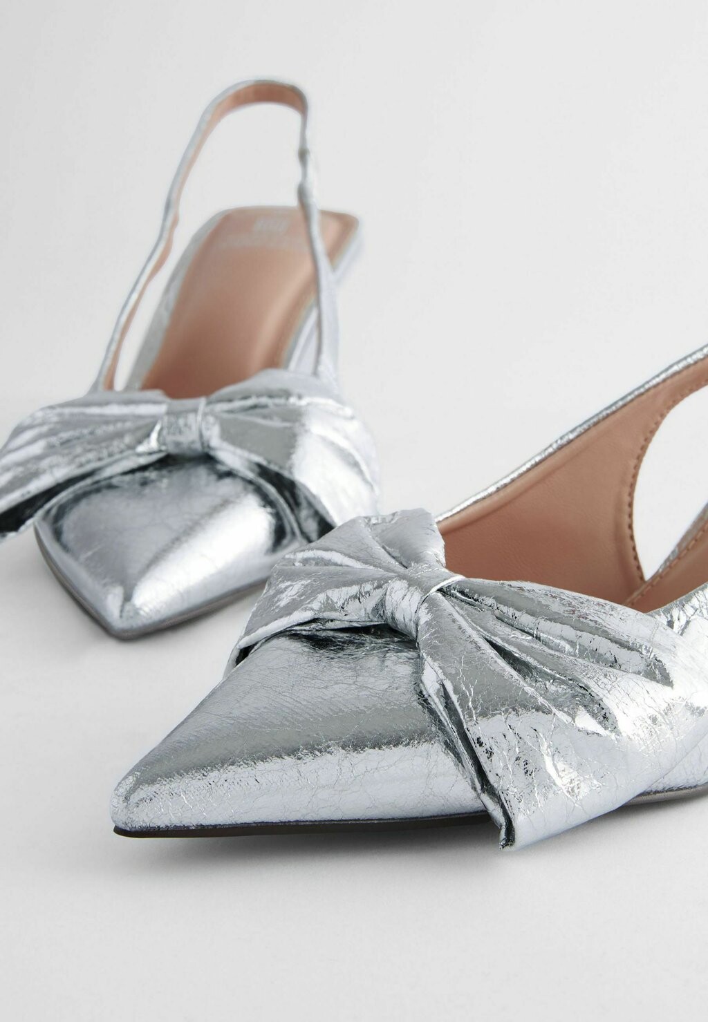 Туфли Forever Comfort Bow Regular Fit Next, серебристого цвета — фото 4
