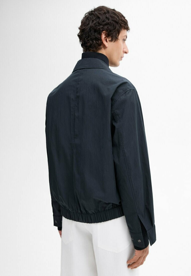 

Летняя куртка WITH SNAP BUTTONS Massimo Dutti, темно-синий