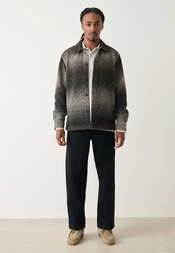 Куртка-рубашка Regular fit ombre check shacket summer jacket Next, серый — фото 2