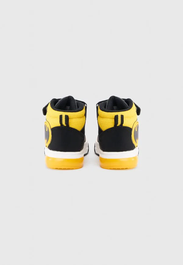 Кроссовки бэтмена с мигающей подошвой Friboo, Black/Yellow — фото 3