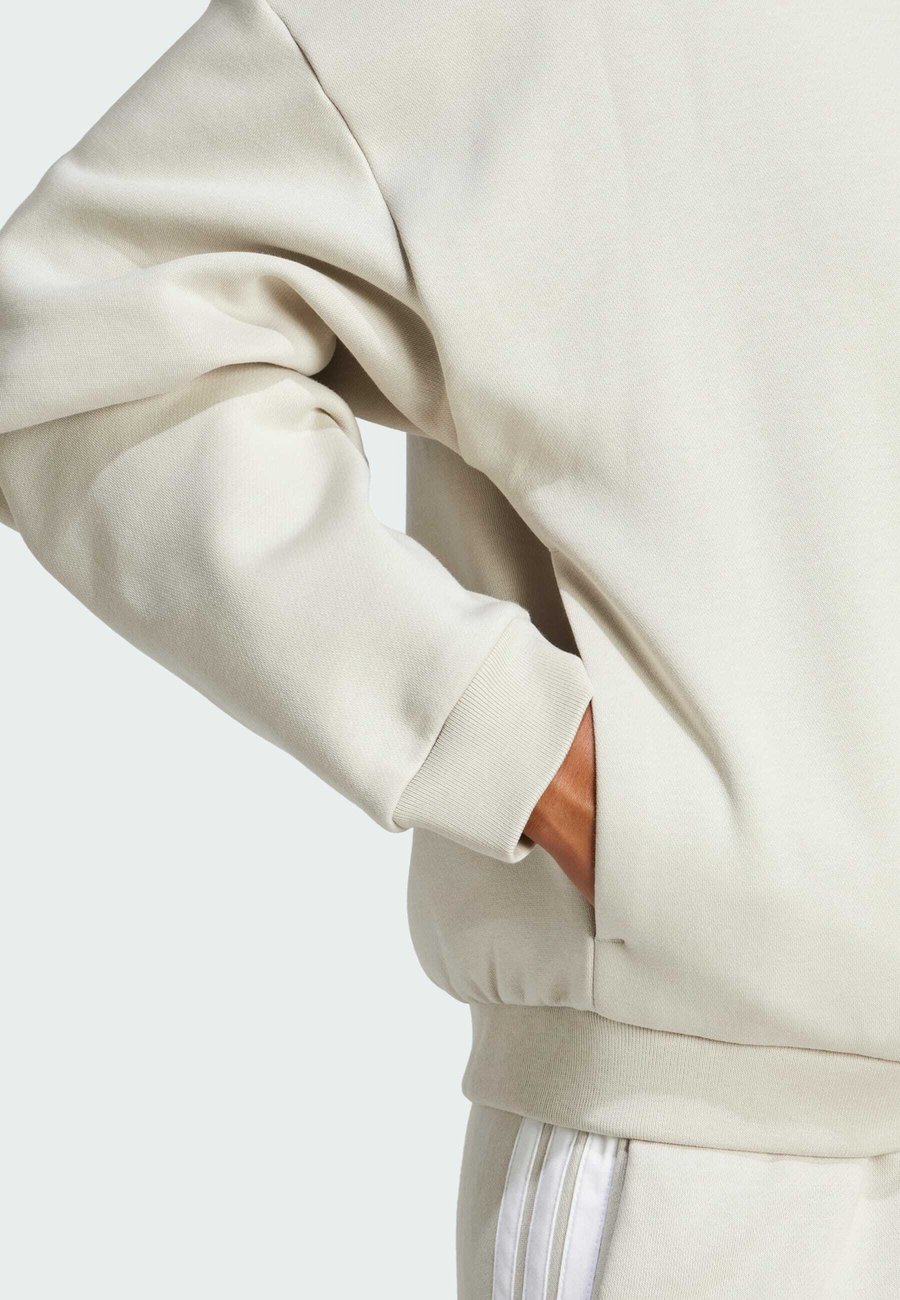 Толстовка Adidas Sportswear ESSENTIALS CONTEMPORARY BOMBER, Alumina/Beige — фото 3