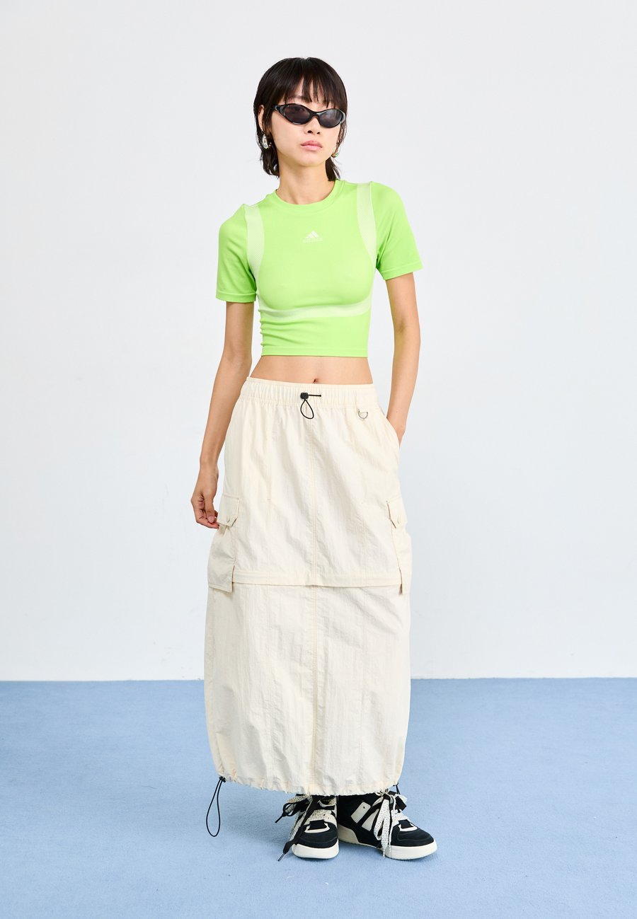 Футболка Adidas Originals SEAMLESS TEE, Signal Green/Green — фото 2