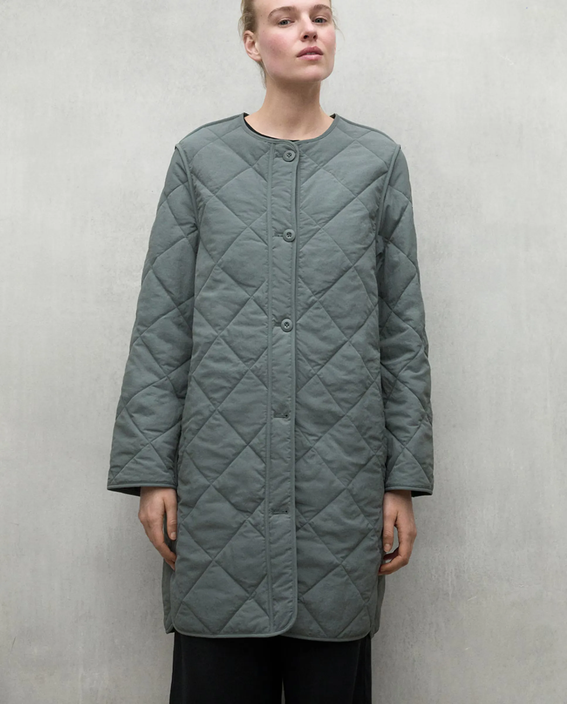 

Женская удлиненная стеганая куртка свободного кроя relaxed fit Ecoalf, серый