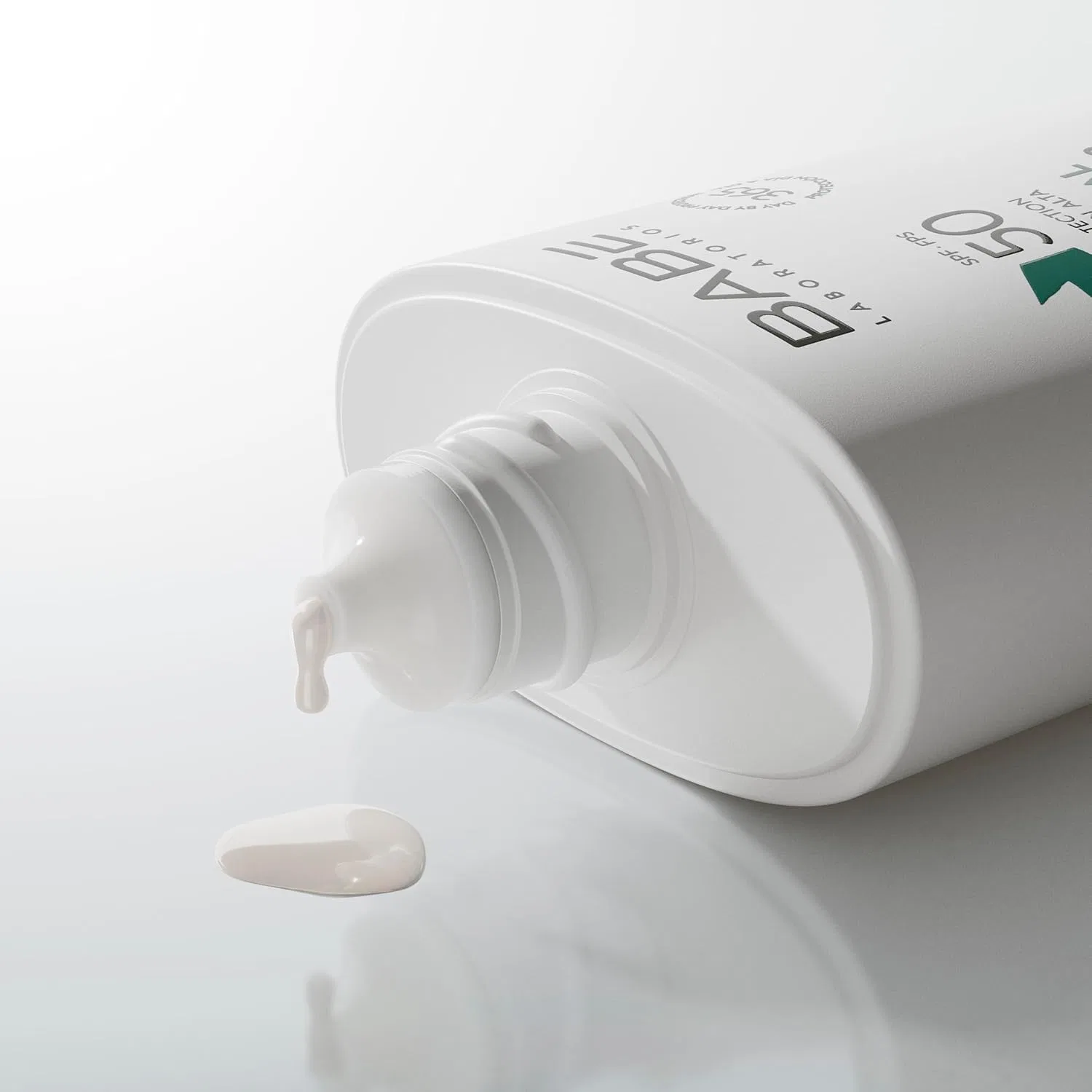 Минеральный солнцезащитный флюид «Super Fluid Mineral SPF 50» от Laboratorios Babé Laboratorios Babe — фото 4