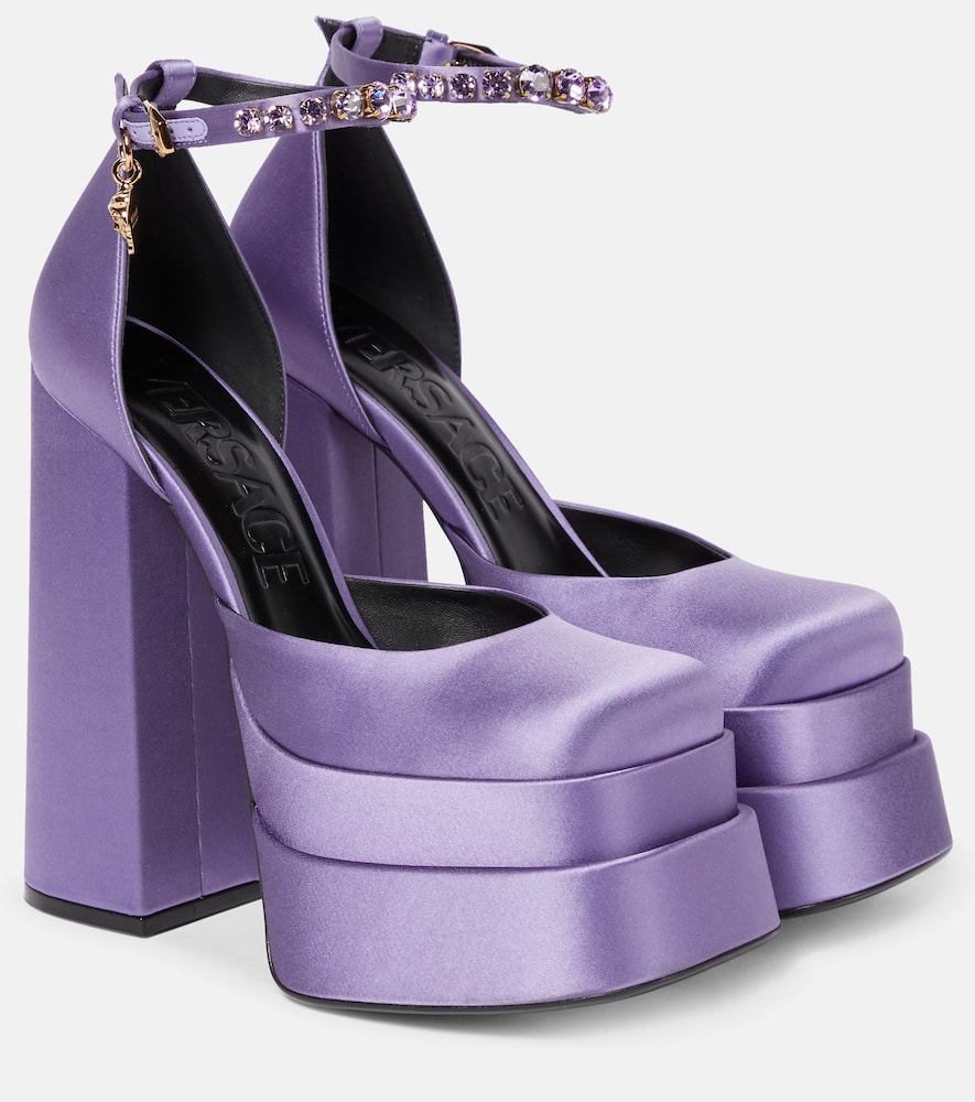 Атласные платформенные туфли Medusa Aevitas Versace, Orchid-Oro Versace