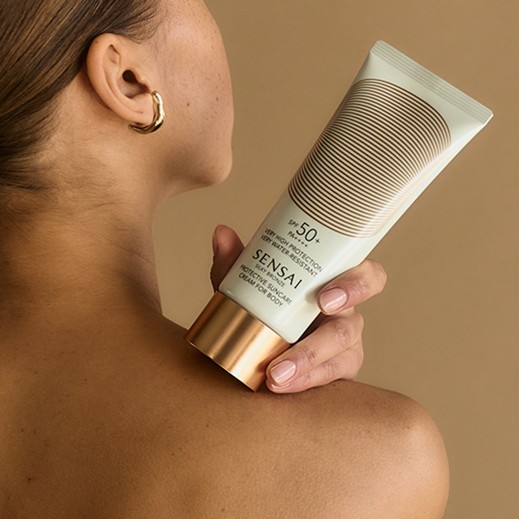 Солнцезащитный крем silky bronze protective suncare cream for body 50+ Sensai, объем 150 мл — фото 4