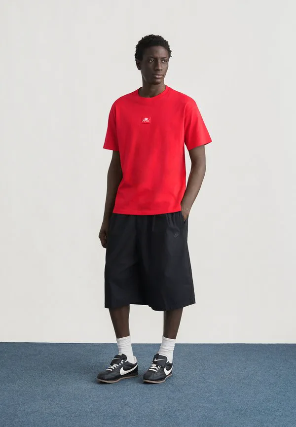 Футболка с принтом «любовь в воздухе» Nike Sportswear, University Red — фото 2