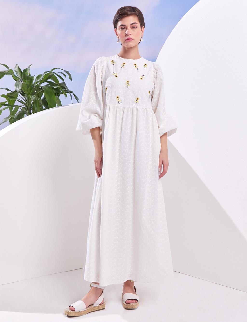 

Платье KYR с цветочной вышивкой цвета экрю KYR